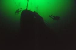 Divers around the bow of the Wolfe Islander II in Kingsto... by Ian Brooks 